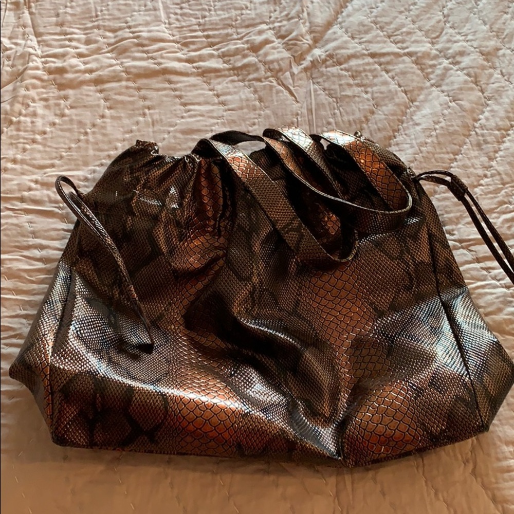 Snakeskin pattern large Sz bag .
